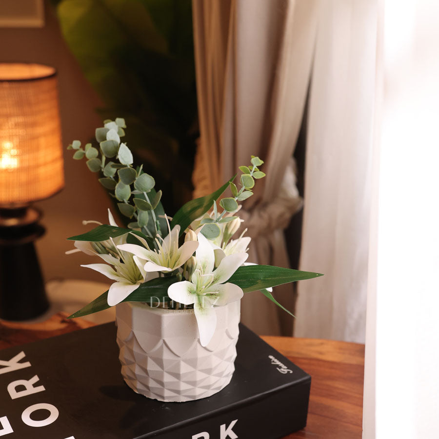 Pine Pot with Flowers