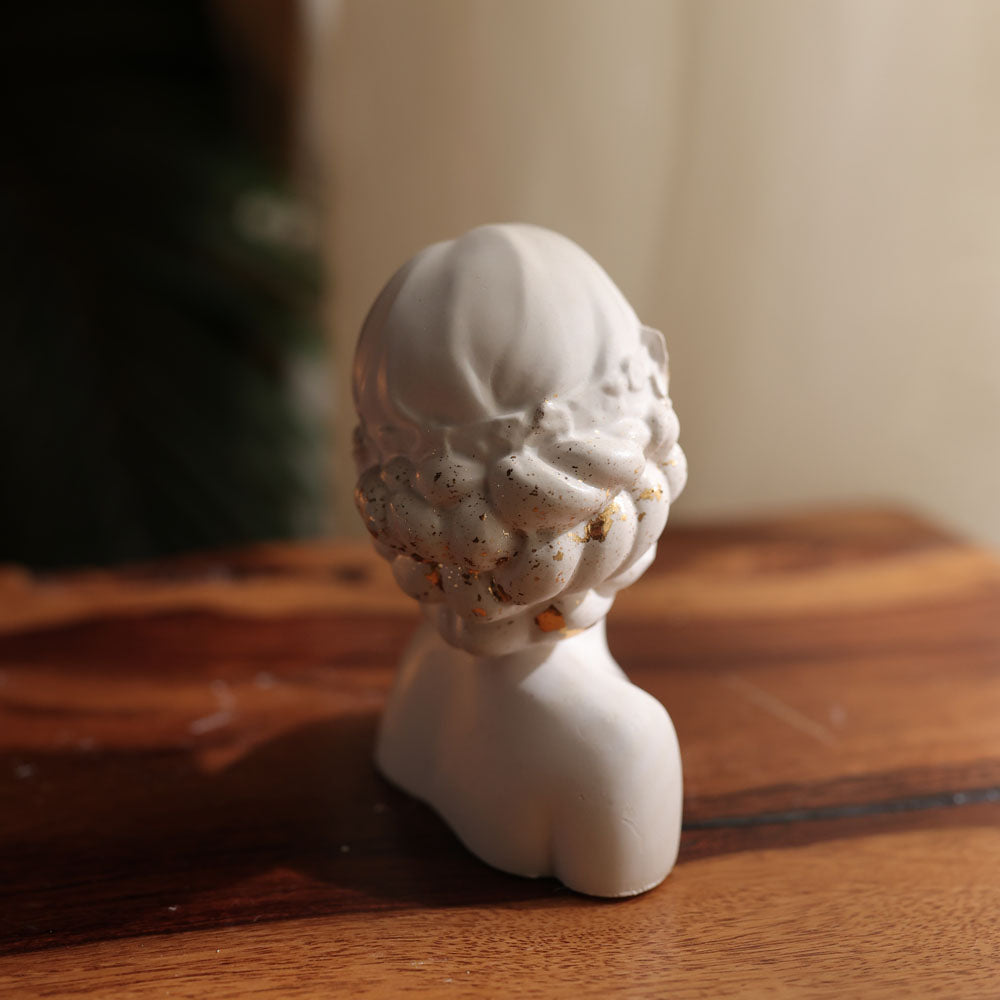 Sanorita - a mini statue