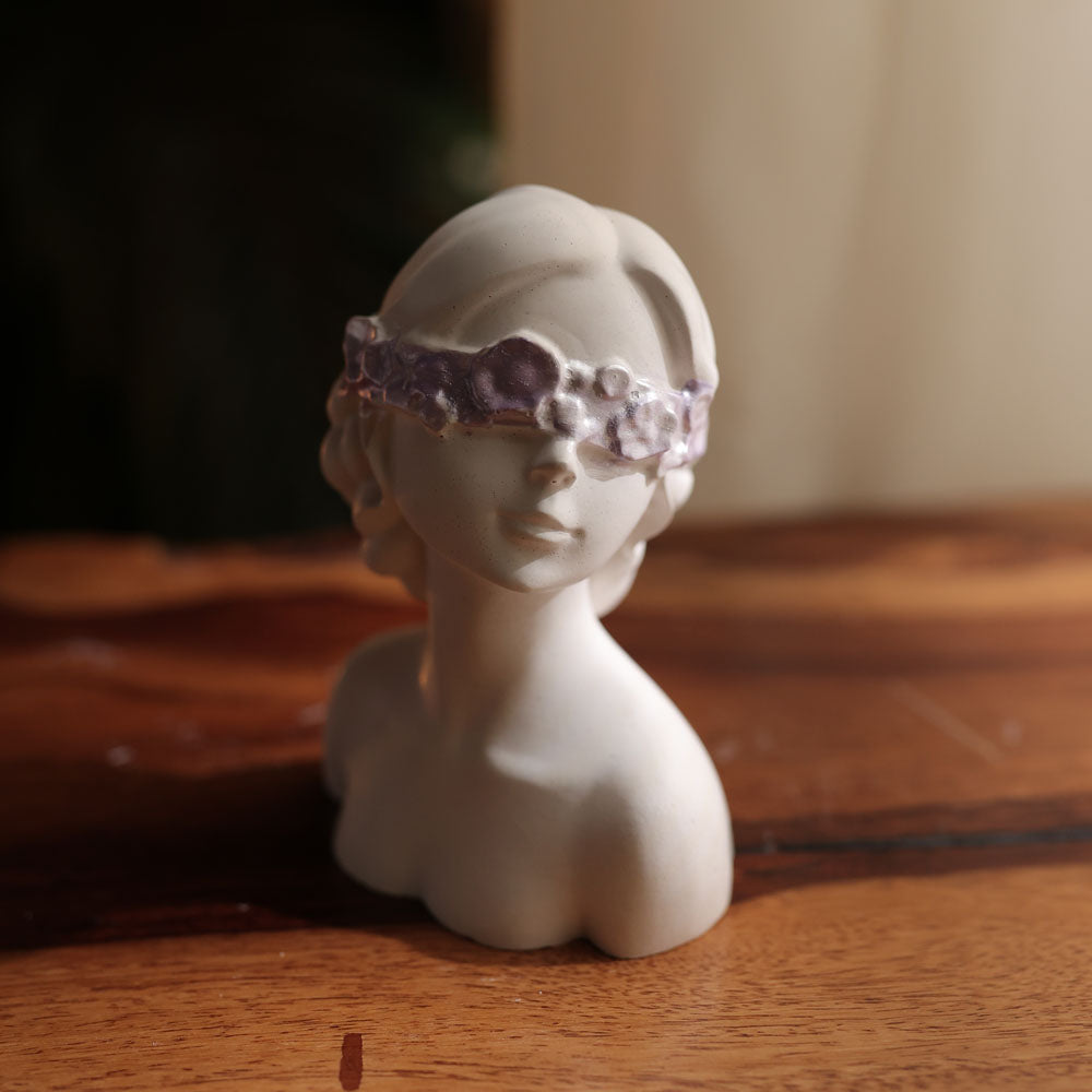 Sanorita - a mini statue