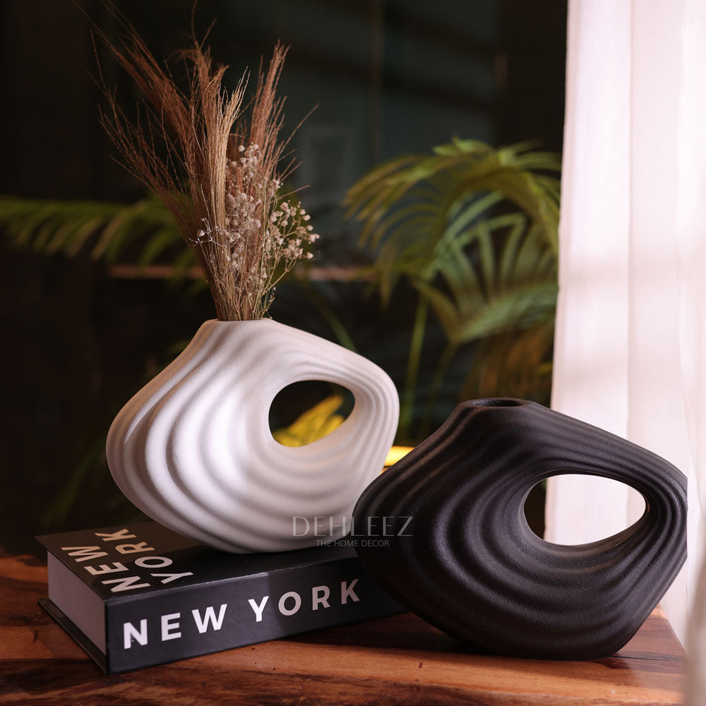 De hole Vase