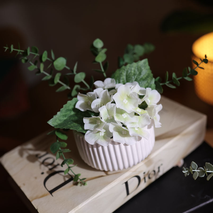 Ribbed Pot with artificial hydrangea Flower