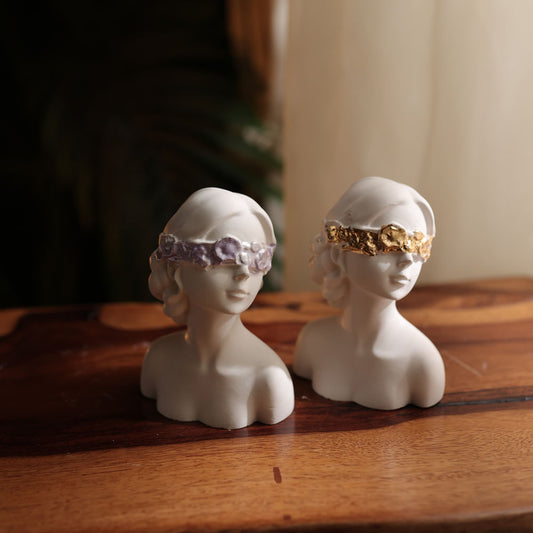 Sanorita - a mini statue