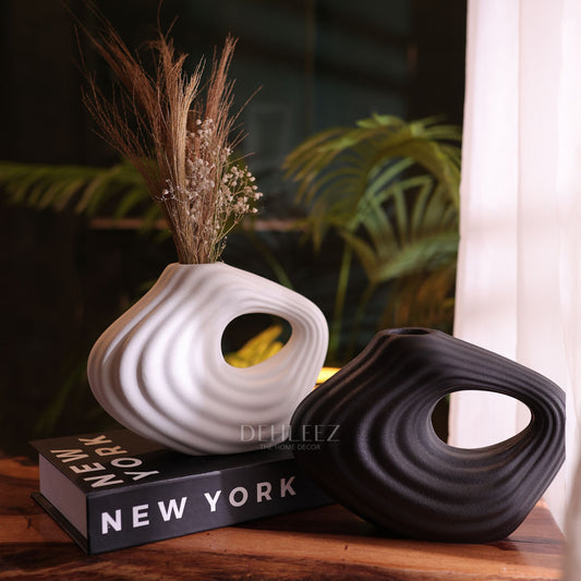De hole Vase